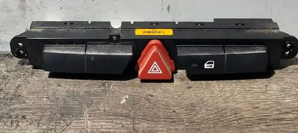 KIA Ceed Hazard light switch 937001H900