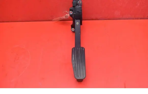 Volvo S60 Accelerator throttle pedal 30715173