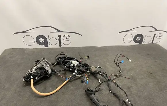 BMW 5 G30 G31 Front door lock 7477688 A046465