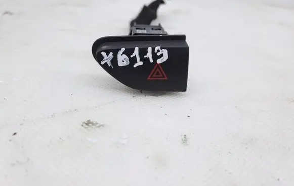 Renault Captur Hazard light switch 252907372R
