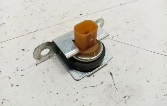 BMW 6 E63 E64 Acceleration sensor 6770206 37146770206 37146776214