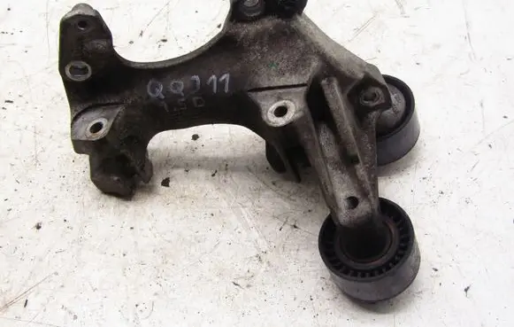 Nissan Qashqai Generator/alternator bracket 117108063R