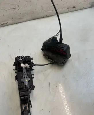 Renault Megane II Front door lock 1231