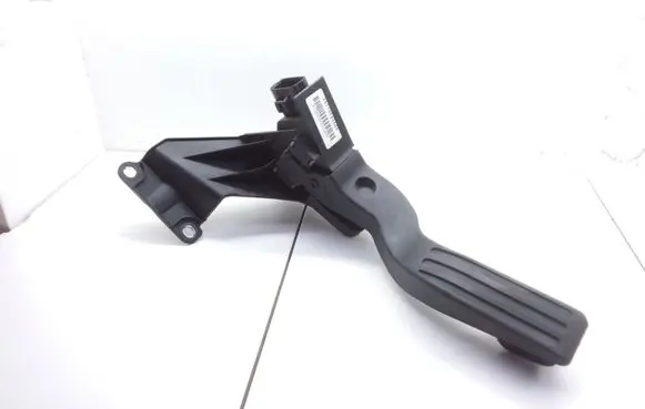 Ford Mondeo Mk III Accelerator throttle pedal 2S719F836DA