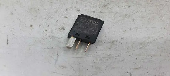 Audi A4 S4 B7 8E 8H Other relay 8Z0951253