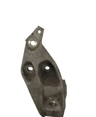 Engine mounting bracket