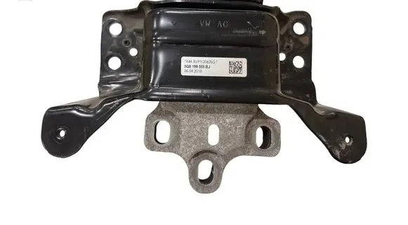 Volkswagen PASSAT B8 Engine mount bracket 5Q0199555BJ