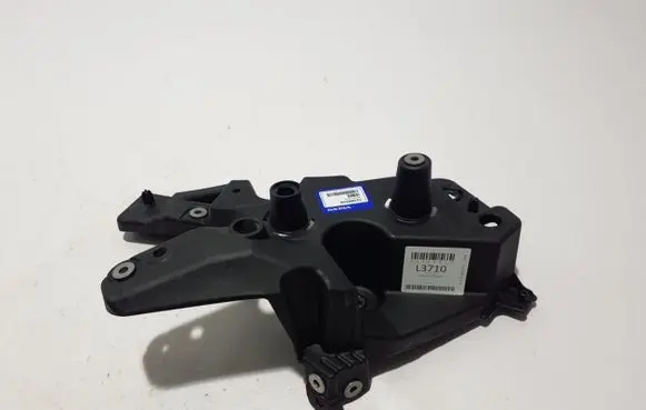 Volvo XC60 Fender mounting bracket 32288928