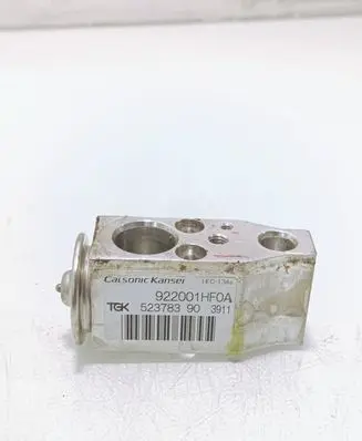 Nissan Juke I F15 Air conditioning (A/C) expansion valve 922001HF0A HFC134A 52378390