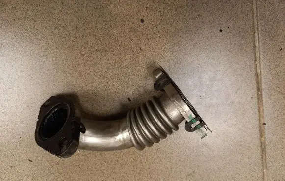 Ford Kuga II EGR valve line/pipe/hose 84715F01