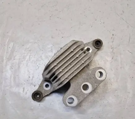 Engine mount bracket