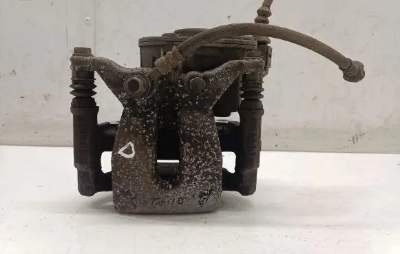 Nissan Qashqai J12 Rear brake caliper