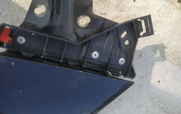 Opel Insignia A Front bumper mounting bracket