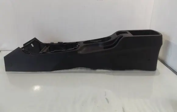 Hyundai i30 Center console 846142R000