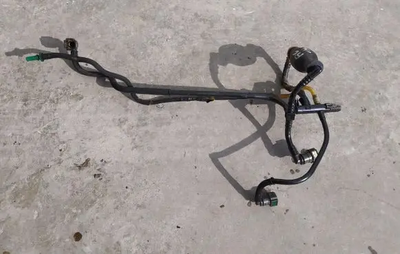 Ford Fiesta Fuel line pipe 