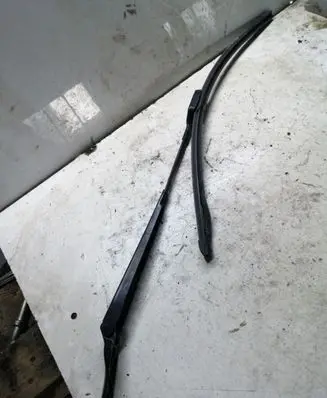 Opel Astra J Windshield/front glass wiper blade 13289889