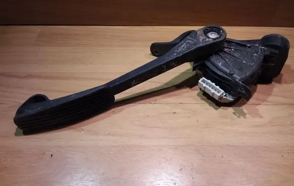 Volvo XC90 Accelerator throttle pedal 6PV00853704 30666656