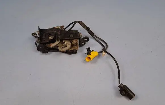BMW 5 G30 G31 G38 Engine bonnet/hood lock/catch 7347410