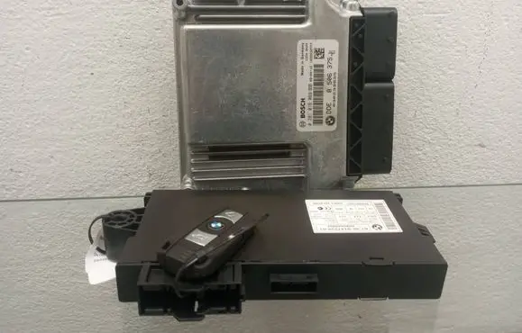 BMW 3 E90 E91 Engine control unit/module 8506375 0281016069 030233835