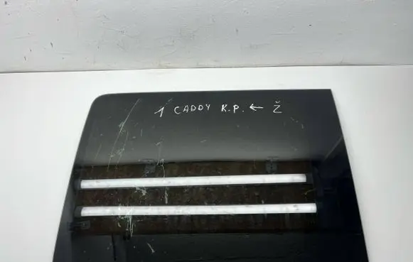 Volkswagen Caddy Rear side window 2K0845301F 43R001583 E000231