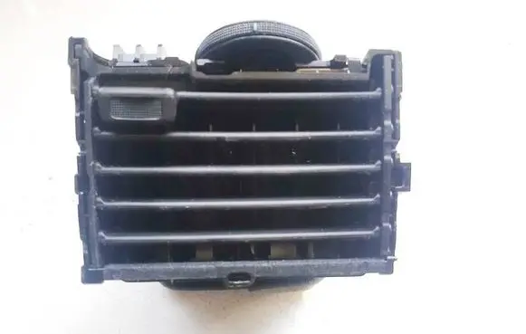 Nissan Leaf I (ZE0) Dash center air vent grill 687513nl0a