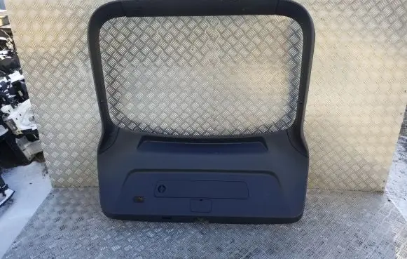 Tailgate trim