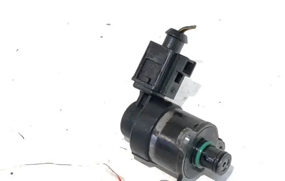 Audi A6 S6 C6 4F Fuel pressure regulator 