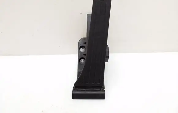 Mercedes-Benz E W212 Accelerator throttle pedal A2043000204