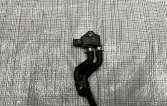 Renault Megane E-Tech Exhaust gas pressure sensor 227701800R