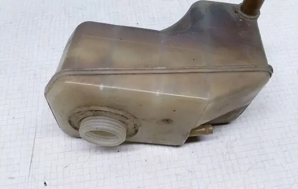 Mitsubishi Space Star Coolant expansion tank/reservoir MR911560