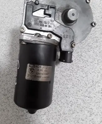 BMW 5 E39 Wiper motor 8360603