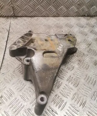 Volkswagen PASSAT B6 Engine mounting bracket 03g199207e
