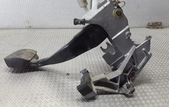Audi A6 S6 C5 4B Brake pedal 8D1721117D