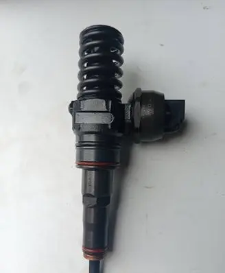 Volkswagen PASSAT B6 Fuel injector 038130073AL