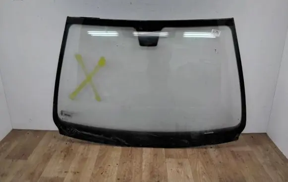 Peugeot 607 Front windscreen/windshield window 