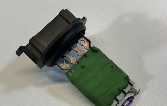 Mitsubishi Colt Heater blower motor/fan resistor 7801A562