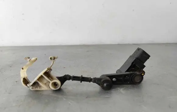 Headlight/headlamp level sensor