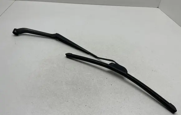 Toyota RAV 4 (XA20) Windshield/front glass wiper blade 