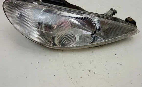 Peugeot 206 Headlight/headlamp VALEO9640559460