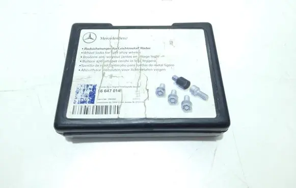 Mercedes-Benz ML W164 Nuts/bolts B66470145 15803562