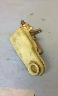 Mitsubishi Colt Brake fluid reservoir Does Not Apply