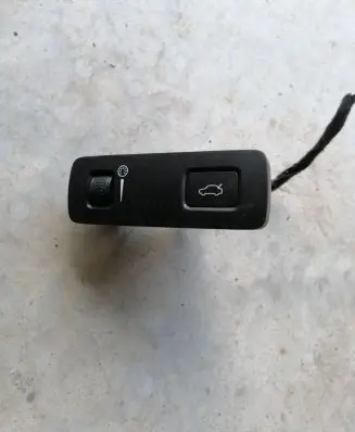 Volvo XC90 Tailgate opening switch 31376510 T17340286901