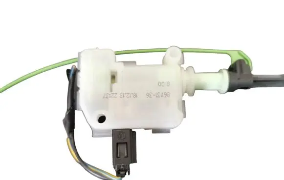 Volvo S60 Fuel tank cap lock motor 86113136