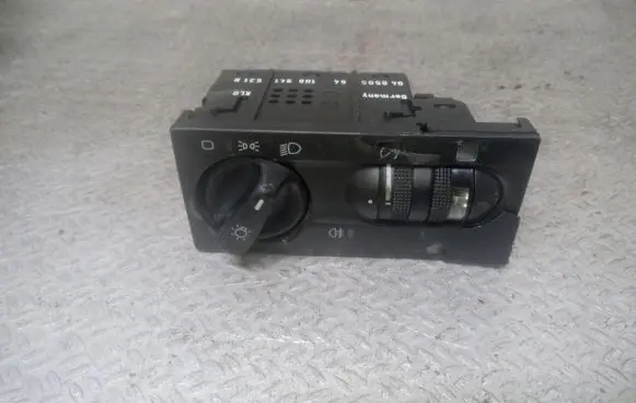 Volkswagen Golf III Light switch 1H6941531N