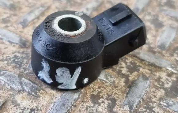 Dodge RAM Detonation knock sensor 05033316AB