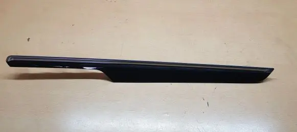 Porsche Macan (95B) Front door trim bar 95B867410