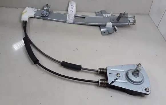 Rear door manual window regulator