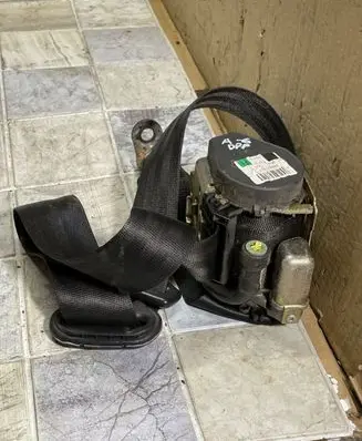 Audi A6 S6 C5 4B Front seatbelt 560571801