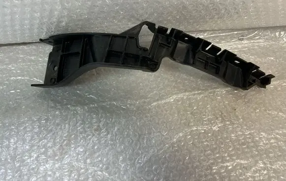 Rear bumper mounting bracket