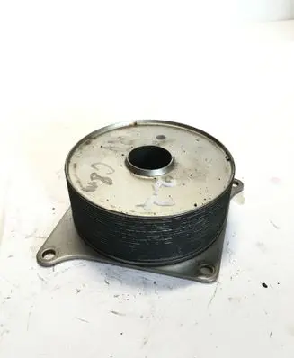 Honda CR-V Oil filter mounting bracket 